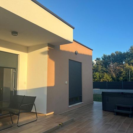 Modern Home Ula Brtonigla Exterior foto